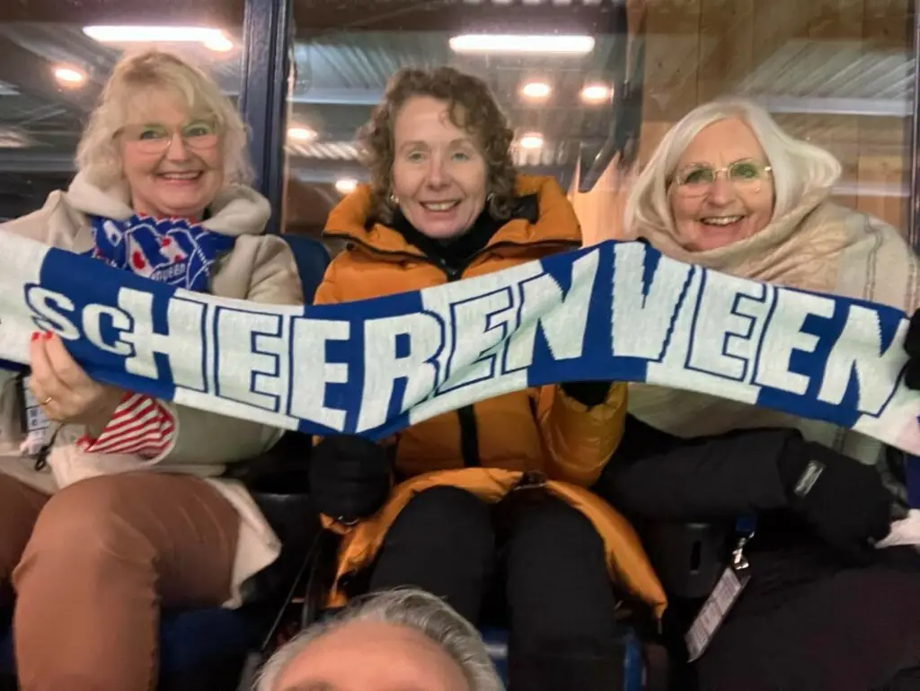 Ankie Speel-Bakker en Jeltsje van der Schaar op werkbezoek SC Heerenveen