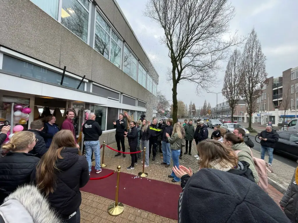 Heerenveen Lokaal bij de opening van jongerencentrum Casa