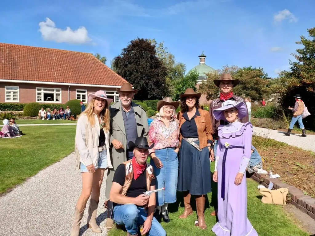 Raadslid Jeltsje van Schaar bij opening festival Akkrum